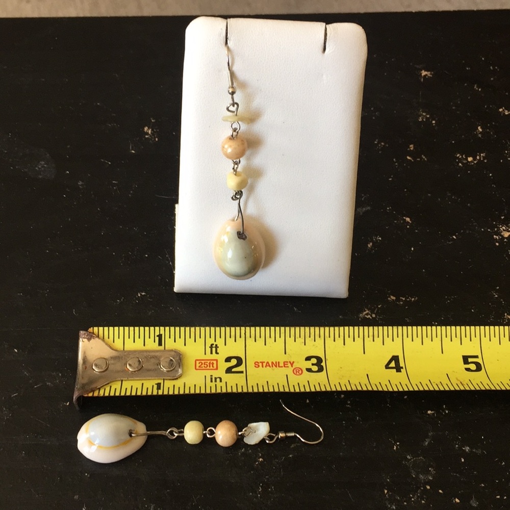 Sea shell 🐚 dangle earrings - Picture 3 of 3